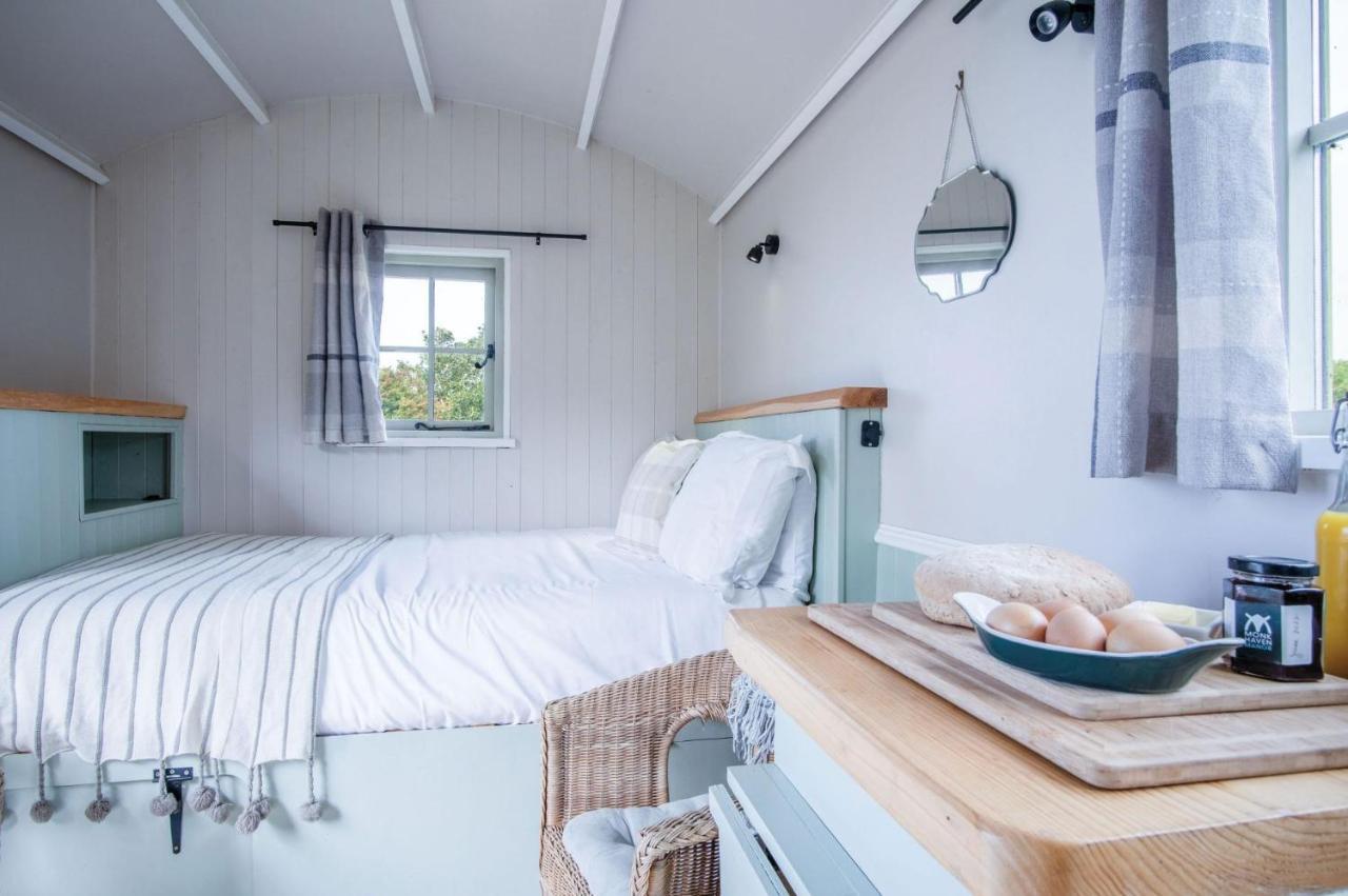 Haven View - 1 Bedroom Shepherds Hut - St Ishmaels Apartment *