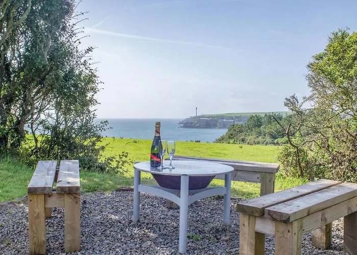 Haven View - 1 Bedroom Shepherds Hut - St Ishmaels