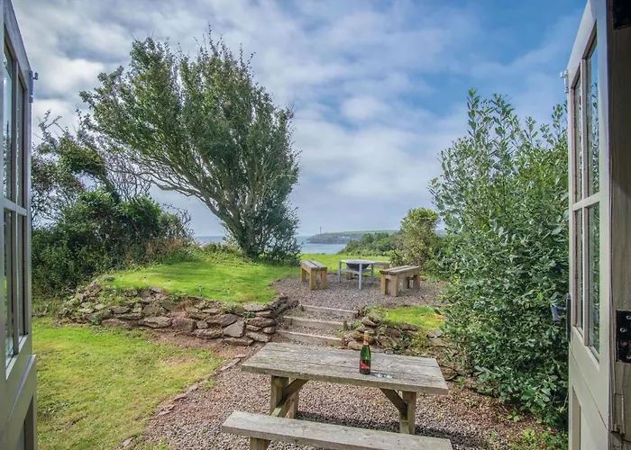 Haven View - 1 Bedroom Shepherds Hut - St Ishmaels