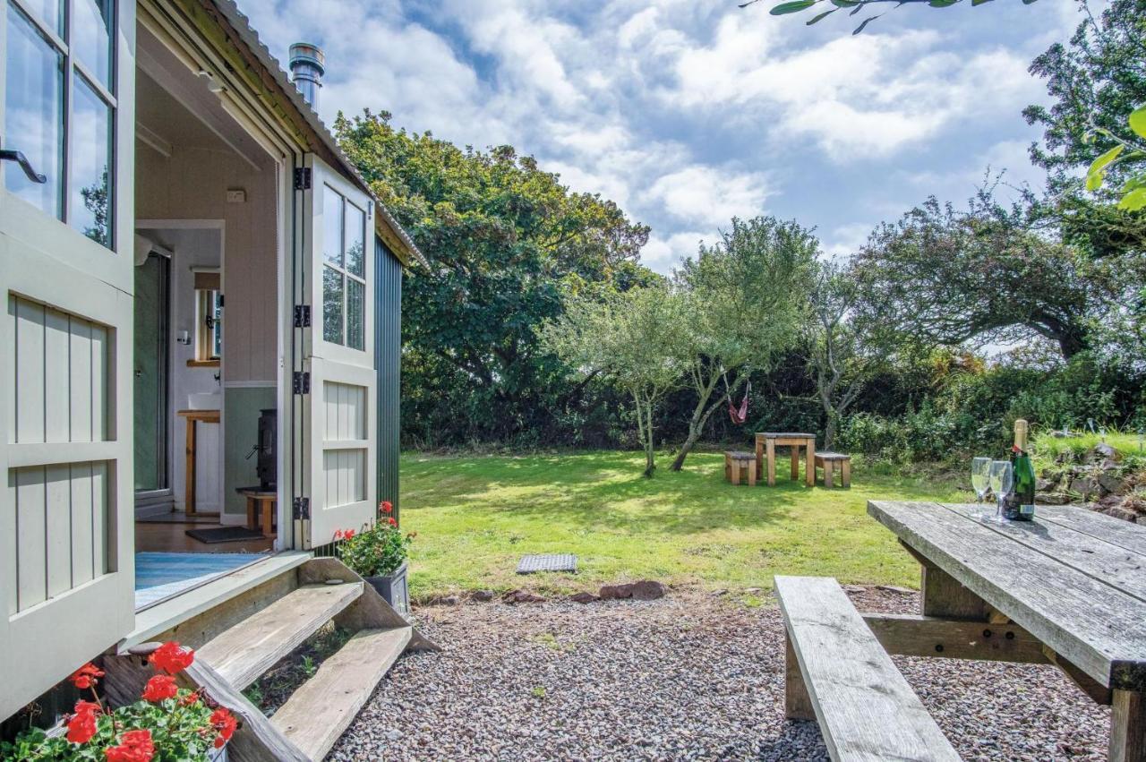 Haven View - 1 Bedroom Shepherds Hut - St Ishmaels Apartment Saint Ishmaels (Pembrokeshire)