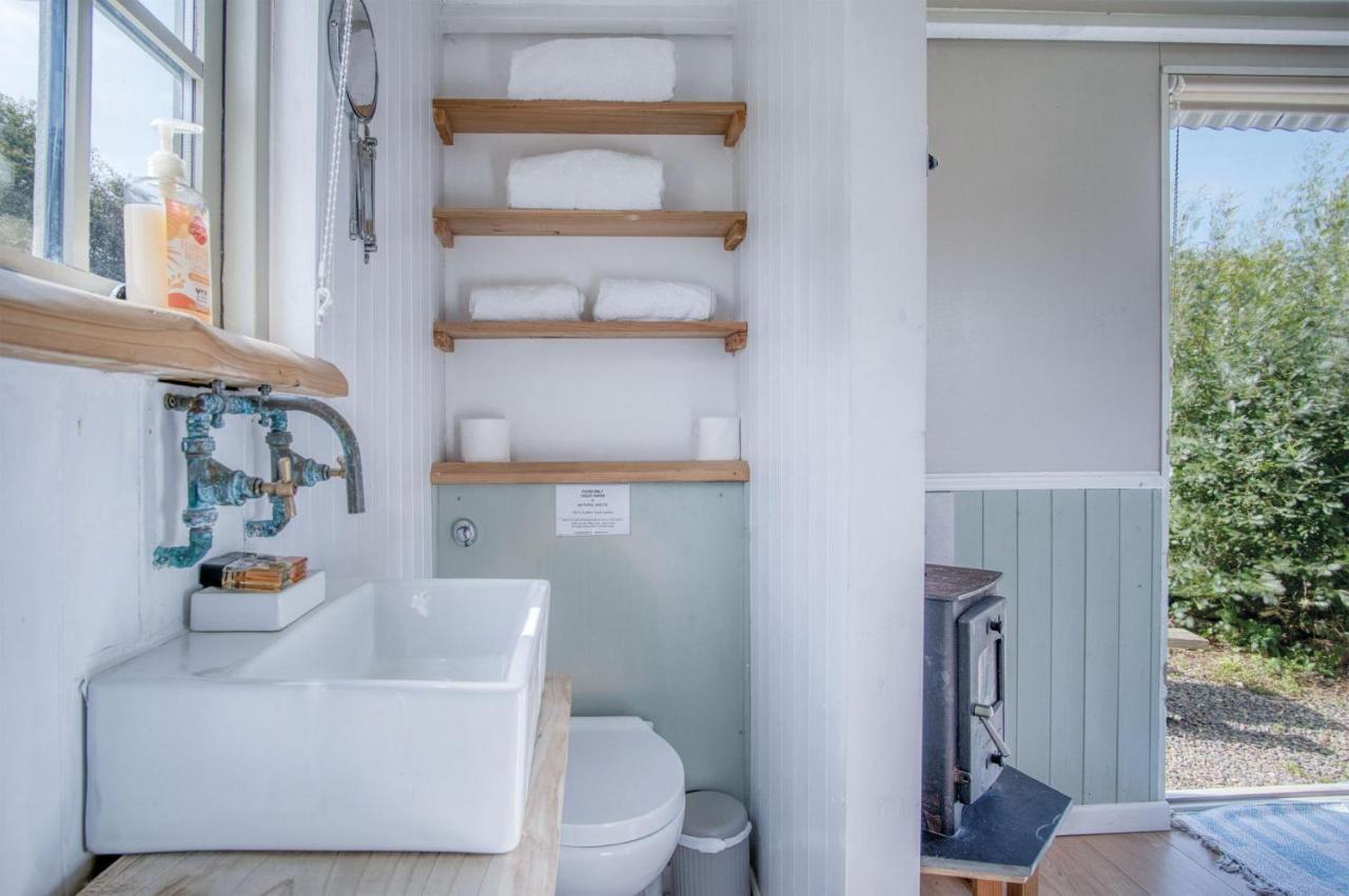 Haven View - 1 Bedroom Shepherds Hut - St Ishmaels Apartment