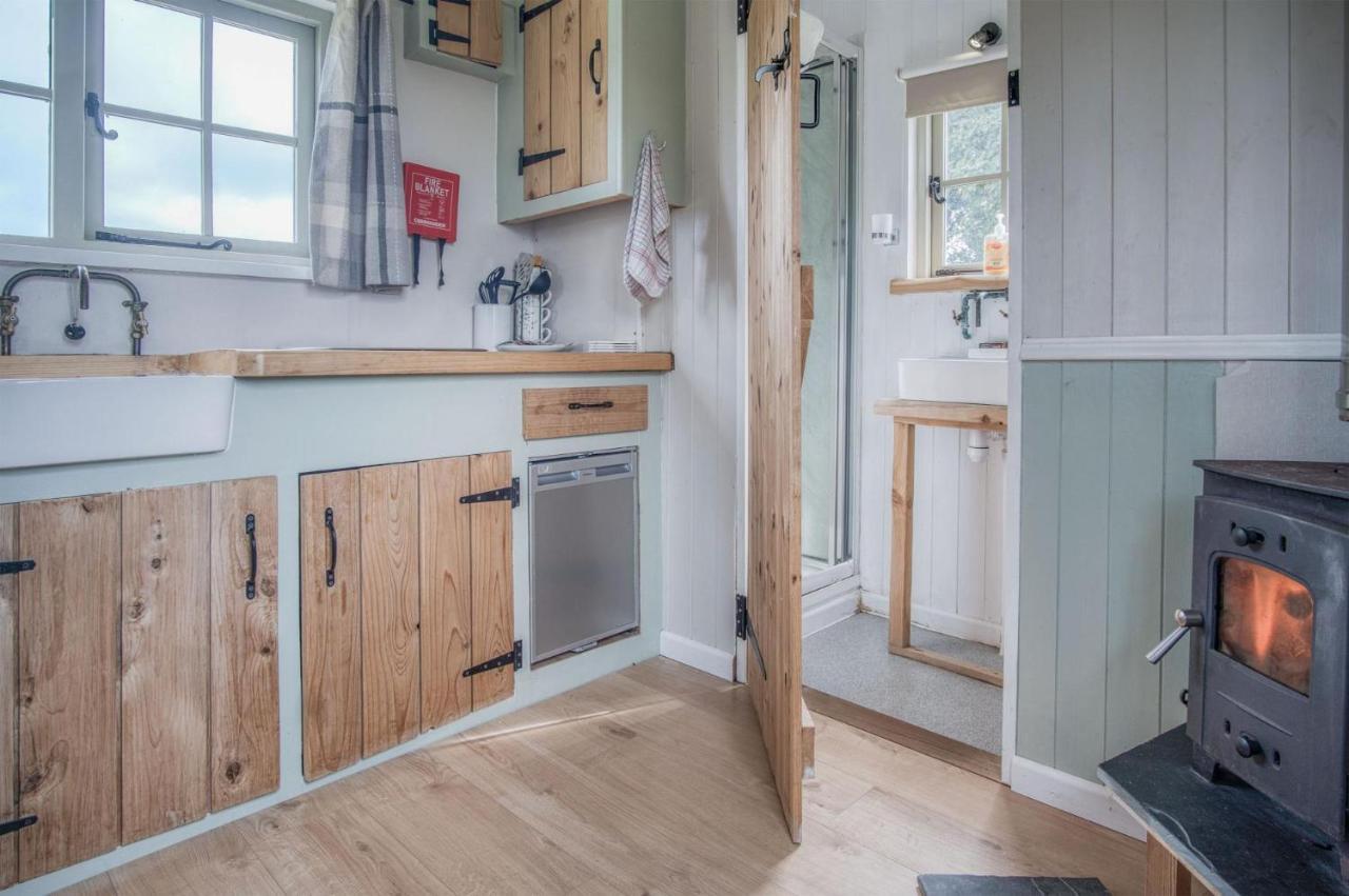 Haven View - 1 Bedroom Shepherds Hut - St Ishmaels Apartment